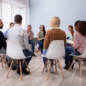 Who Runs AA Meetings? Alcoholics Anonymous Leadership Roles