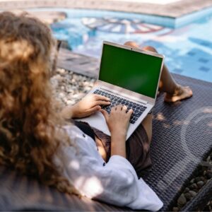 How to Choose the Right Recovery Meeting for Your First Time: AA vs. NA vs. SMART Recovery